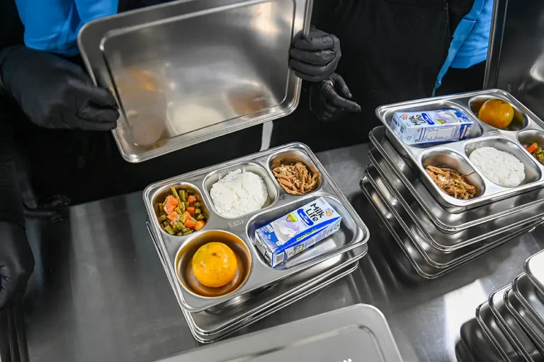 Program Makan Bergizi Gratis MBG dari pemerintah bertujuan meningkatkan gizi anak sekolah dengan dukungan produsen pangan seperti Rotte Factory.