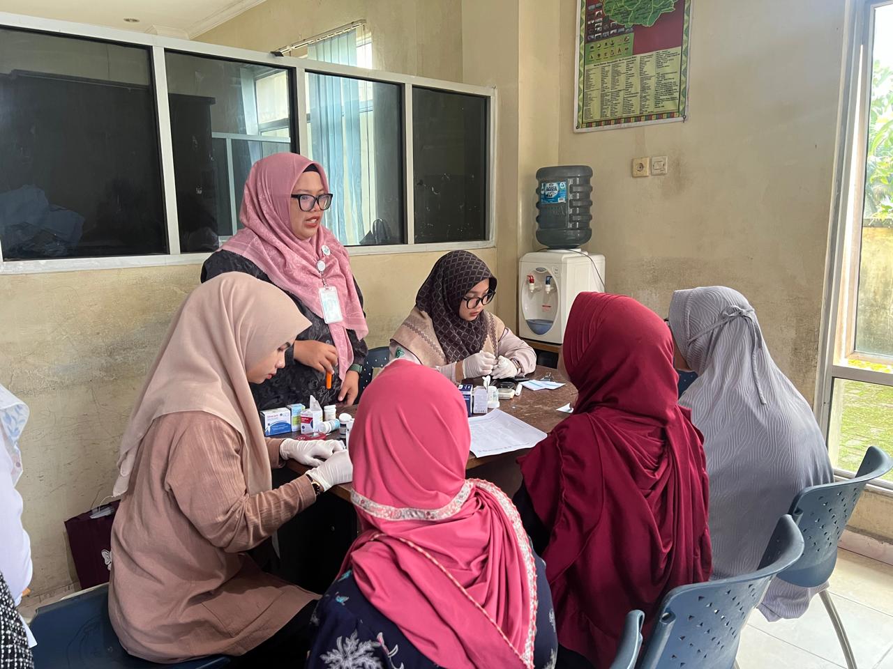 Rotte Factory Turut Mendukung Kegiatan Pemeriksaan Kesehatan Gratis di Air Tiris Kabupaten Kampar - Babada Foundation bersama KKN IKES Payung Negeri menggelar pemeriksaan kesehatan gratis bagi ibu hamil, lansia, dan anak-anak di Air Tiris.